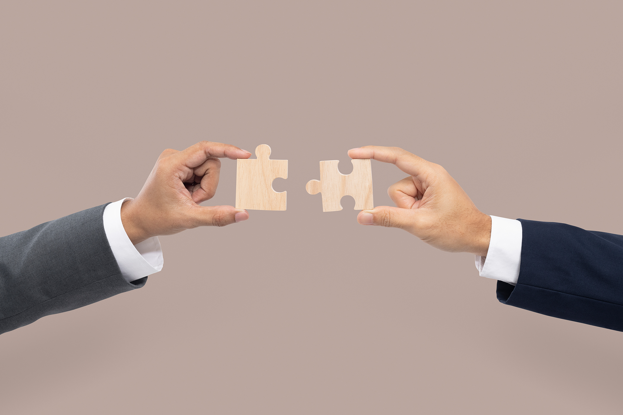 hands-holding-puzzle-business-problem-solving-concept