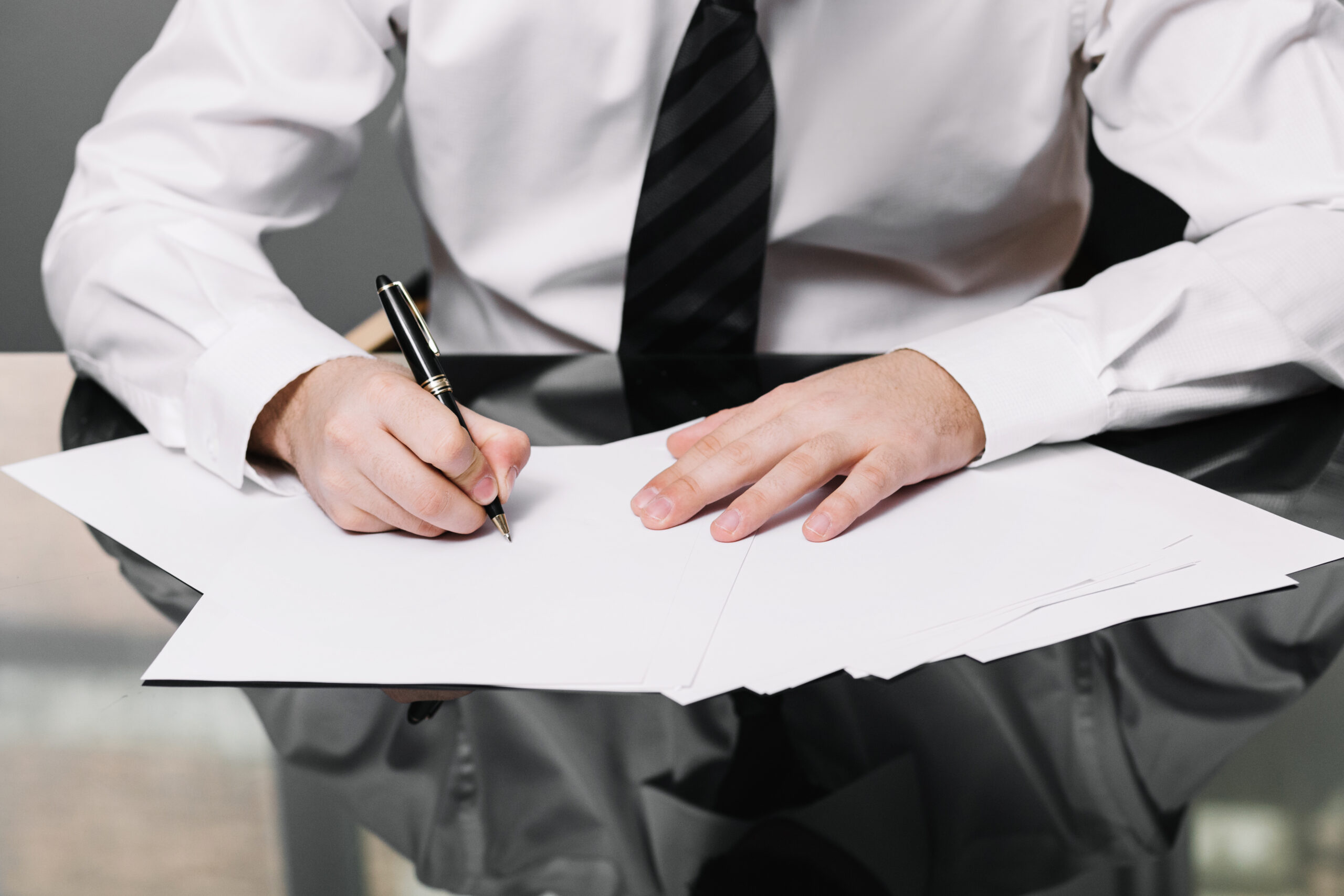 employee-writing-office